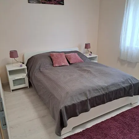 Corner Vendeghaz - *