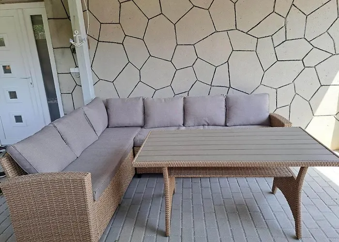 Corner Vendeghaz - *